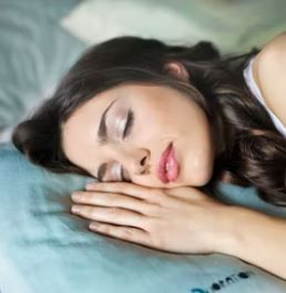 Hyvä uni: Rentouttava hypnoosi auttaa nukahtamaan ja saattaa sinut syvään uneen