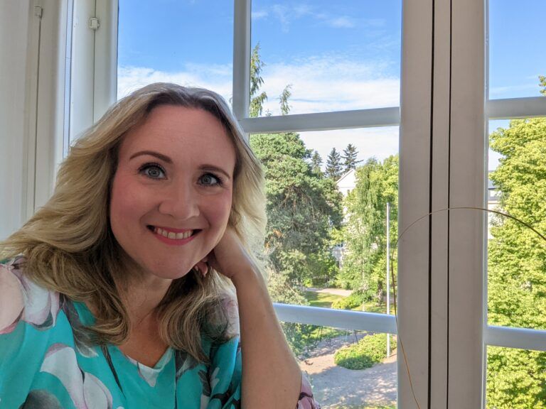 Mikä on paras deittisovellus? Suomen suosituin deittisivusto, hyvä treffisovellus, luotettava treffisivusto, hyvät treffit - deitti app (Deittivalmentaja Kati)