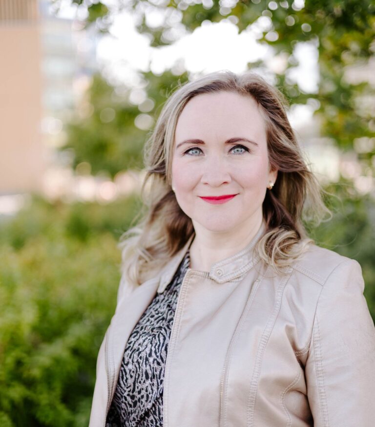 Aistiyliherkkyys-terapia Hypnoterapeutti Coach Kati